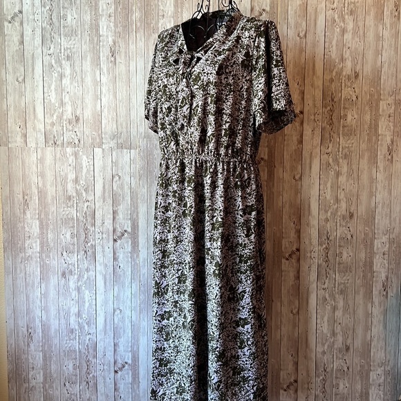 Piper & Scoot V-Neck Floral Dress - Picture 2 of 9